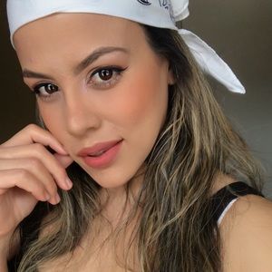 Meet your Posher, Derly